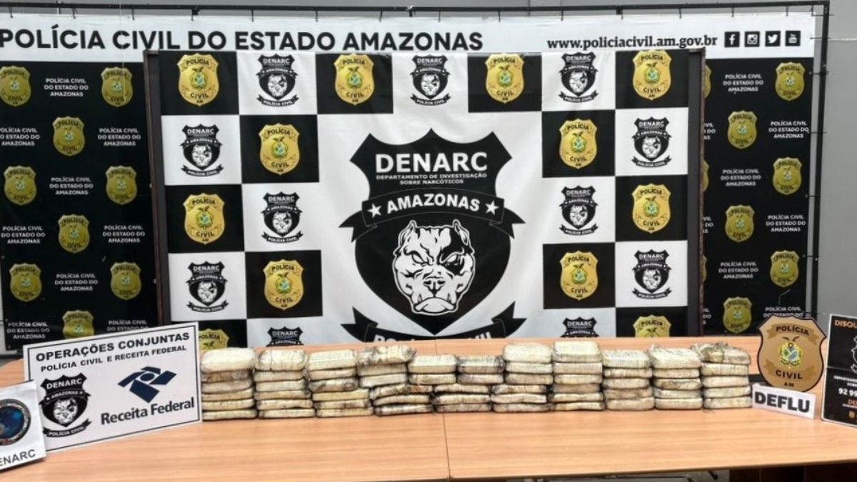 Cocaína avaliada em R$ 4,5 milhões é apreendida em rodas de caminhonete pela PC-AM e Receita Federal.