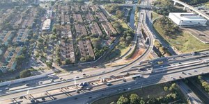 Novo viaduto liga Via Dutra ao Aeroporto de Guarulhos