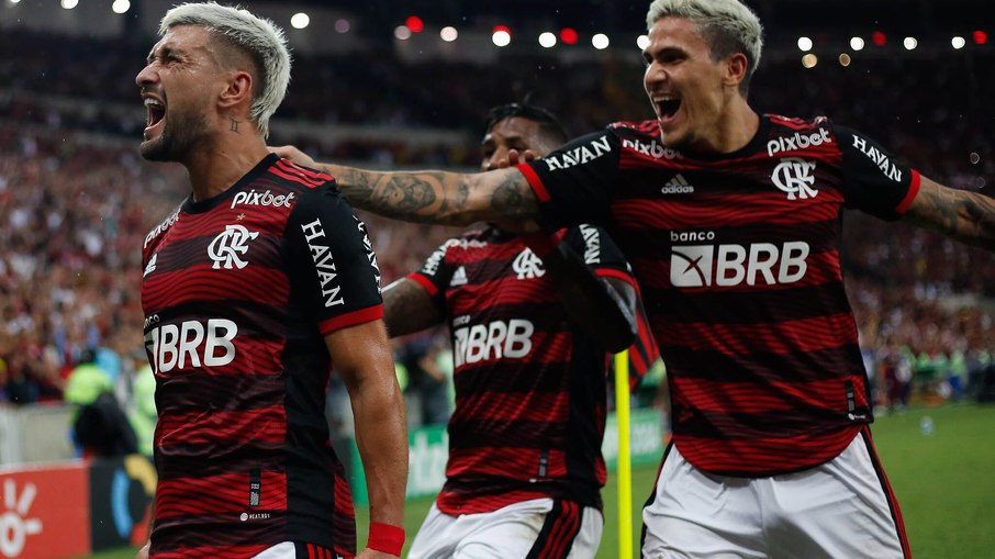Arrascaeta celebra após marcar o gol da vitória do Flamengo contra o São Paulo