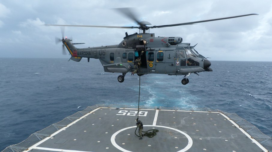 Helicóptero Super Cougar pode desempenhar funções de resgate