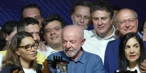 Lula é reeleito e protagoniza primeira virada presidencial 