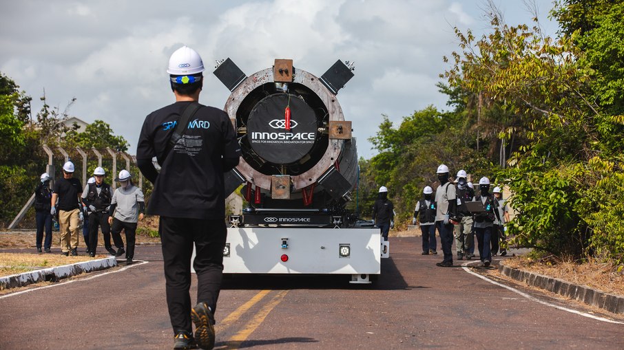 Ensaio na plataforma de lançamento do foguete, realizado pela Innospace e FAB