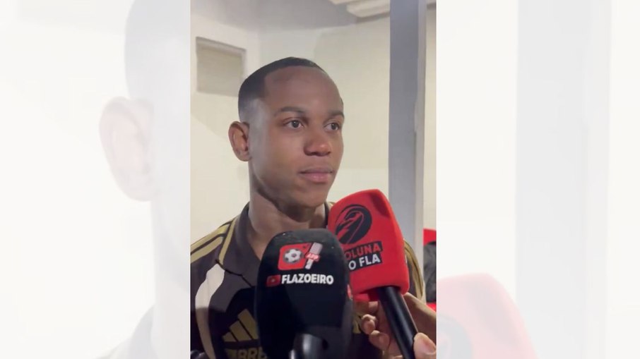Emocionado, Wallace Yan se despediu do Fla