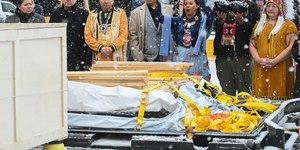 Vaticano devolve artefatos indígenas históricos ao Canadá