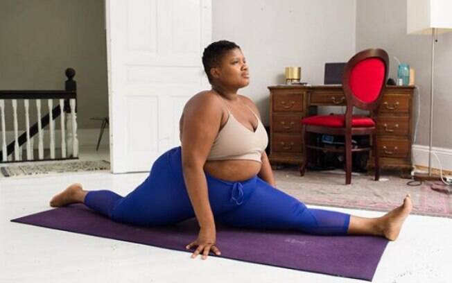 Além de influenciadora, Jessamyn Stanley pratica ioga e, segundo ela, o esporte ajudou no processo de aceitação do corpo