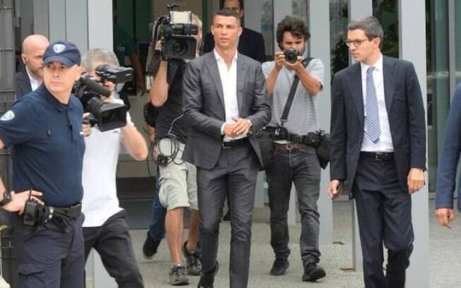 Chegada de Cristiano Ronaldo movimentou o dia de reapresentação na Juve 