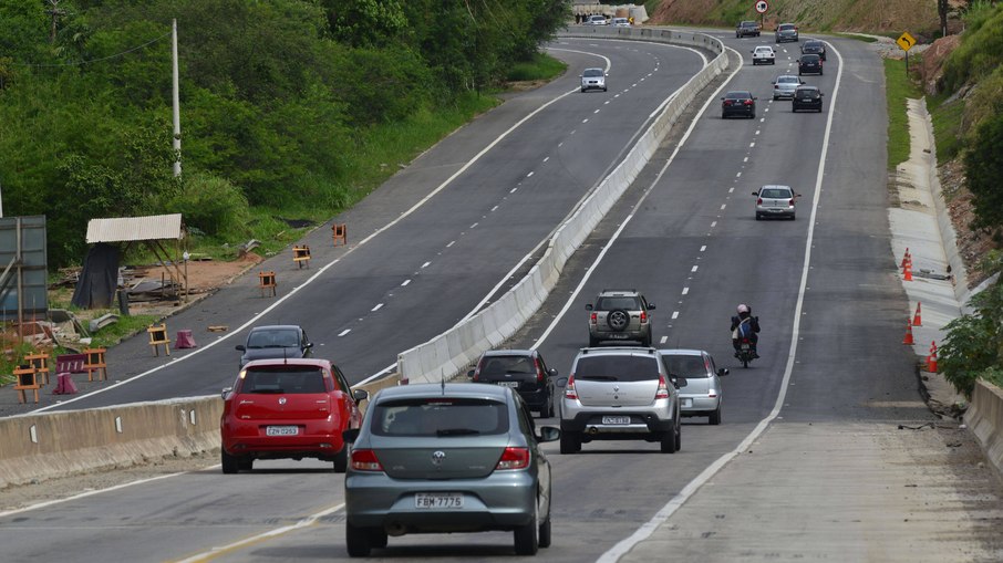 Acidente aconteceu no trecho do Contorno Sul da Rodovia dos Tamoios, em Caraguatatuba