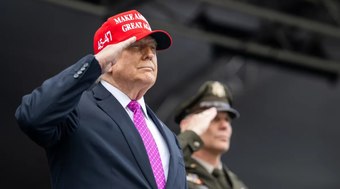 Trump%20compartilha%20teoria%20de%20que%20Biden%20foi%20substitu%C3%ADdo%20por%20clone