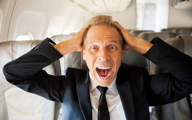 Não se desespere se tiver um problema na sua viagem de avião. Os comissários de bordo podem ajudá-lo a se resolver