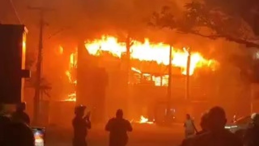 Incêndio atinge prédio da UFPE pela 3ª vez em uma semana Incêndio atinge prédio da UFPE pela 3ª vez em uma semana