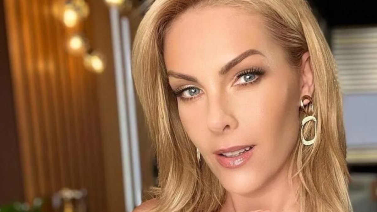 Universal+ lança série sobre Clodovil com apresentação de Ana Hickmann Universal+ lança série sobre Clodovil com apresentação de Ana Hickmann