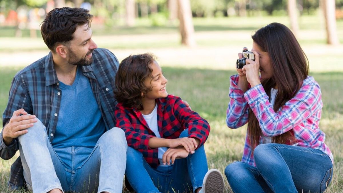 Uma das grandes em fotografia é a Instax Mini, uma pequena câmera que revela fotos na hora