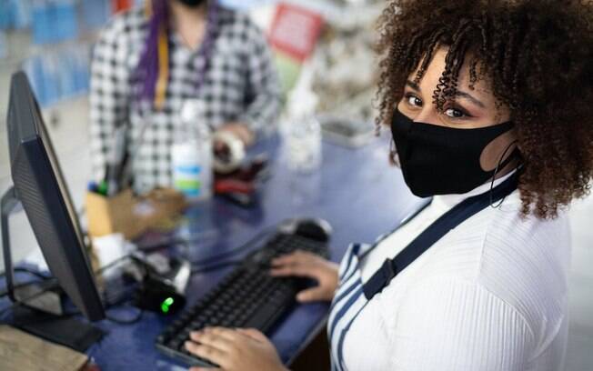 'É irracional cobrar atestado no cenário atual da pandemia', diz advogada trabalhista