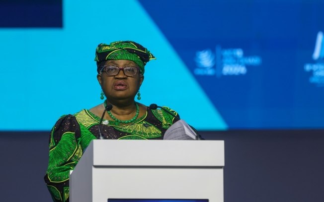 A diretora-geral da OMC, Ngozi Okonjo-Iweala, duante evento em Abu Dhabi em 26 de fevereiro de 2024