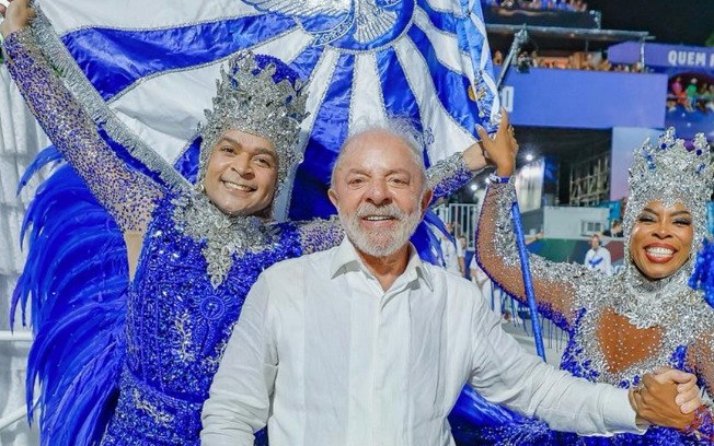 Lula com integrantes dos Acadêmicos de Niterói