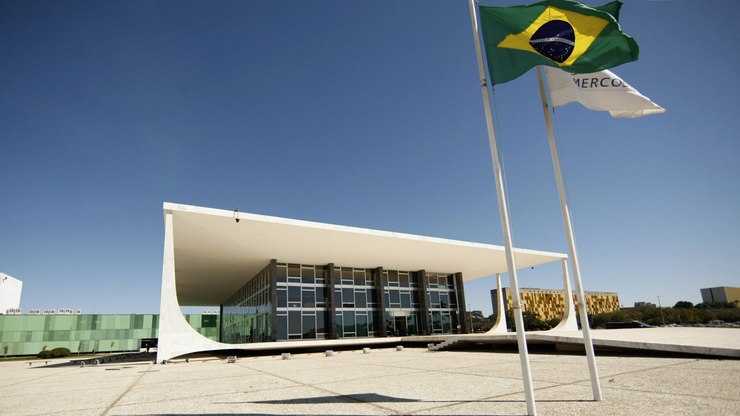 STF%20suspende%20julgamento%20de%20lei%20que%20pro%C3%ADbe%20jogos%20de%20azar