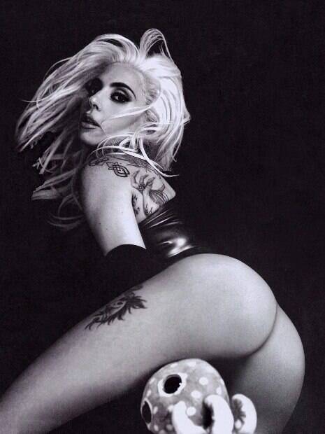 Lady Gaga posa sensual, ostenta boa forma e fãs desconfiam de nova fase da cantora estar a caminho