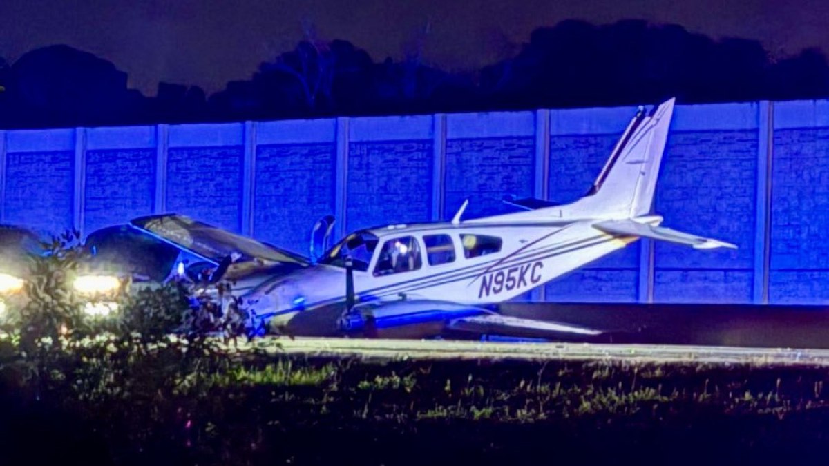 Avião cai sobre carro na Flórida durante tentativa de pouso