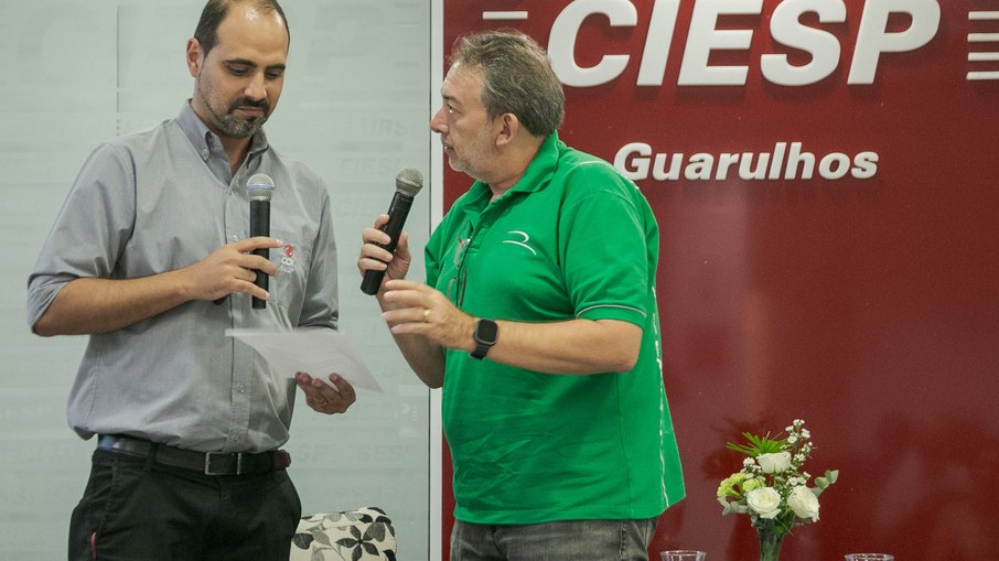 Melo atualizou os empresários sobre o cronograma das obras e deu detalhes sobre o quanto o tráfego na Dutra terá mais fluidez. Melo atualizou os empresários sobre o cronograma das obras e deu detalhes sobre o quanto o tráfego na Dutra terá mais fluidez.
