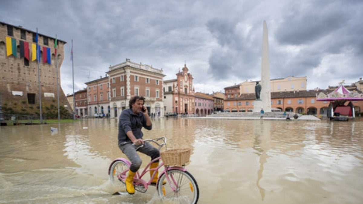 Cidade de Lugo ficou alagada após fortes chuvas dos últimos dias