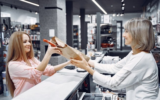 Cosméticos lideram mercado de vendas diretas no Brasil Cosméticos lideram mercado de vendas diretas no Brasil