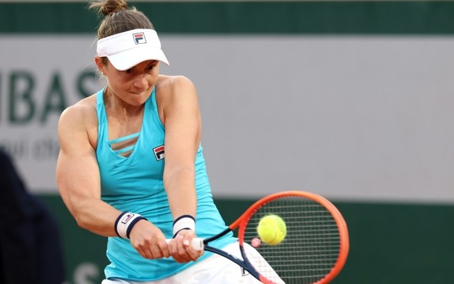 A argentina Nadia Podoroska durante a derrota para a bielorrussa Victoria Azarenka na primeira rodada de Roland Garros em Paris, em 28 de maio de 2024