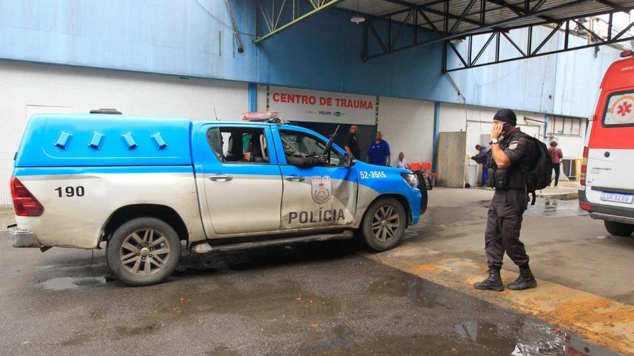Os policiais feridos foram levados para duas unidades de saúde de Caxias