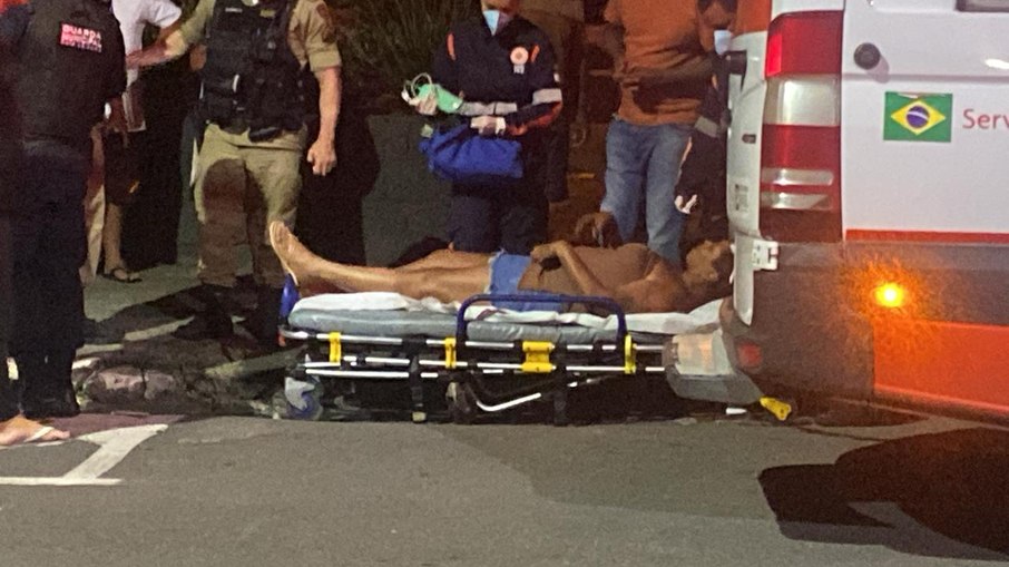 Equipes de resgate atuam no local Equipes de resgate atuam no local