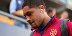 Barcelona pode ter 'problema' com Vitor Roque no Betis
