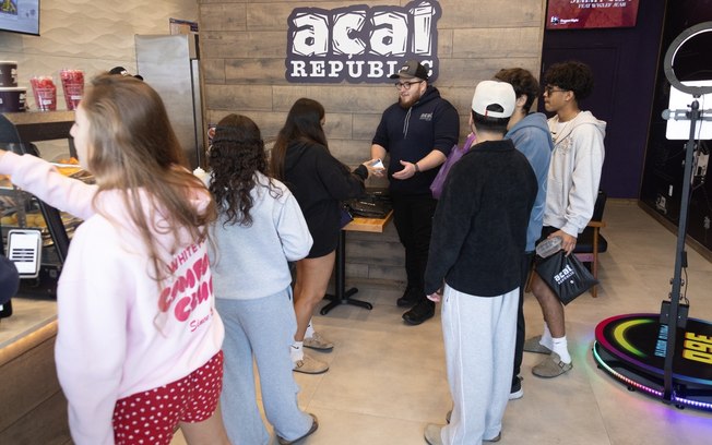 Brasileiros lideram expansão do açaí na Flórida