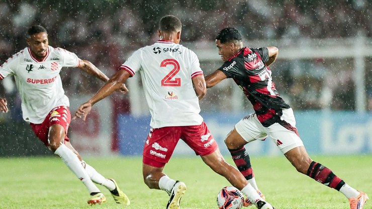Flamengo%20se%20complica%20no%20Carioca%20ap%C3%B3s%20derrota