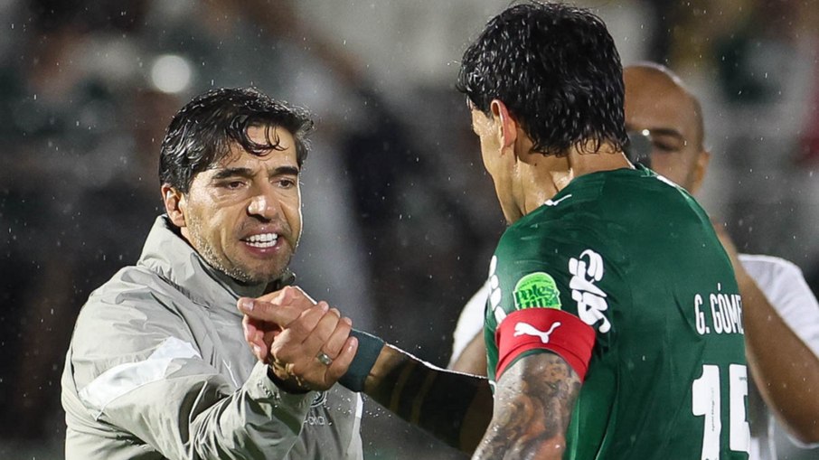 Abel Ferreira com Gustavo Goméz após o título Paulista Abel Ferreira com Gustavo Goméz após o título Paulista