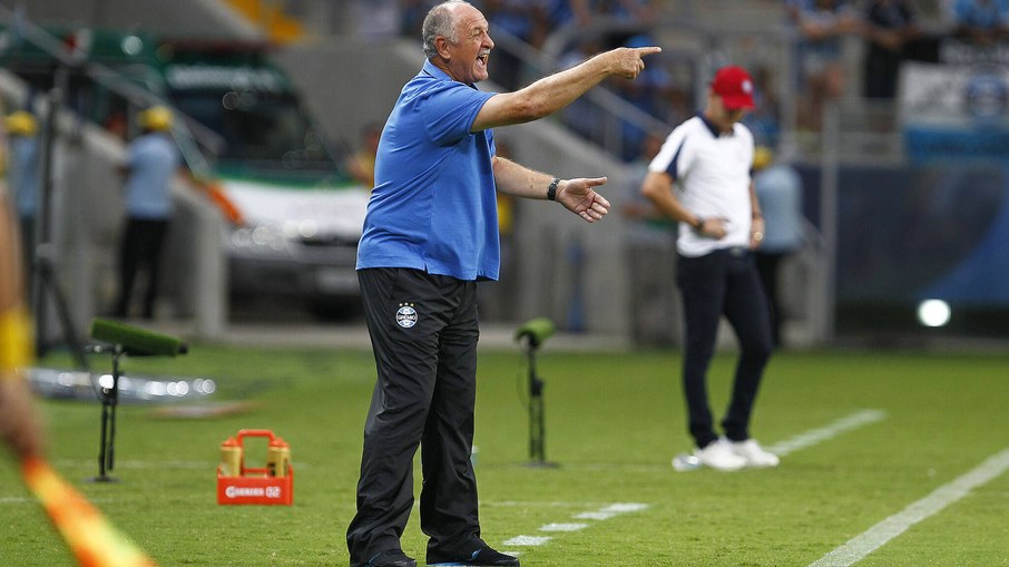Felipão orienta o Grêmio durante a partida contra o Caxias em Porto Alegre Felipão orienta o Grêmio durante a partida contra o Caxias em Porto Alegre