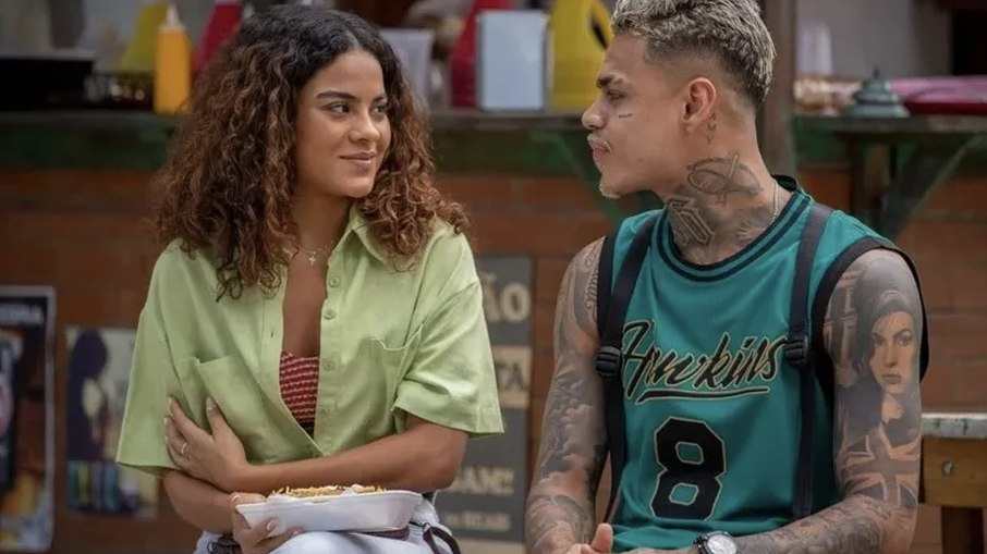 Bella Campos e MC Cabelinho em Vai na Fé — Foto: Divulgação/Globo