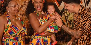 Iza celebra os 60 anos da mãe em festa afro com Nala e Yuri Lima