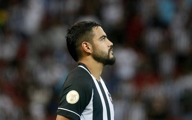 Botafogo: Barreto tem dor muscular na coxa direita