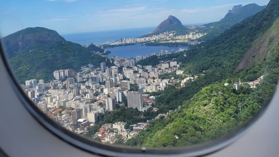 A chegada de avião no Rio de Janeiro: cenário fascinante
