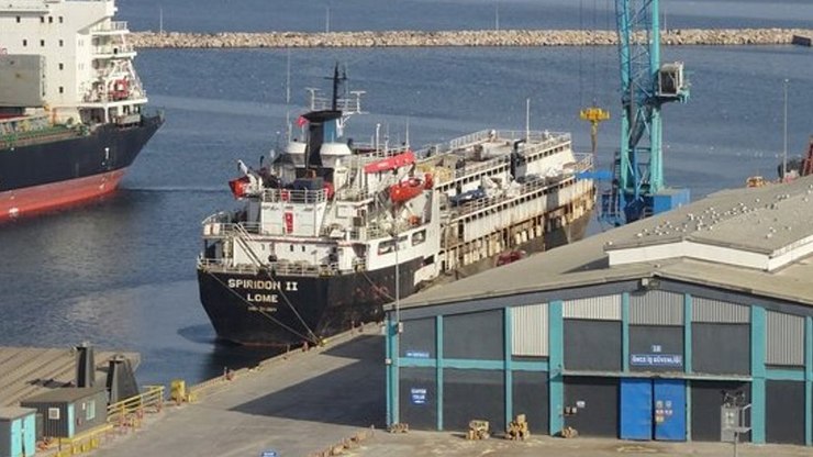 V%C3%ADdeo%3A%20navio%20com%203%20mil%20vacas%20est%C3%A1%20%C3%A0%20deriva%20h%C3%A1%2059%20dias