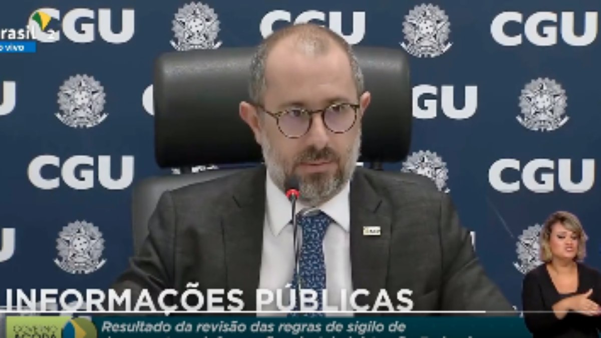 Cartão de vacinação de Bolsonaro 'está para julgamento', diz CGU