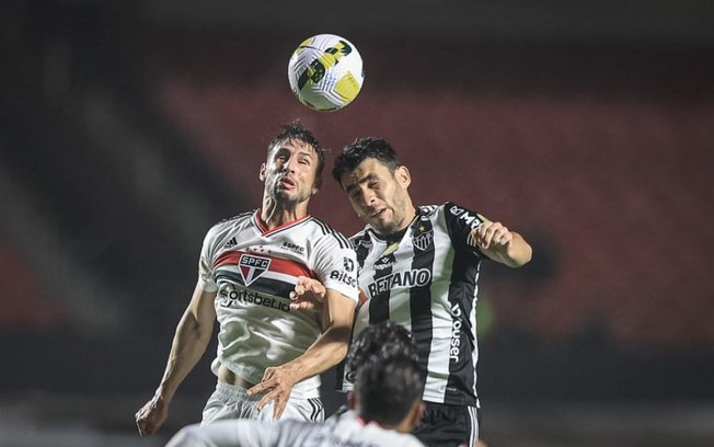 Em noite fria, Vargas e Calleri marcam 2 gols cada e selam empate entre São Paulo e Atlético-MG