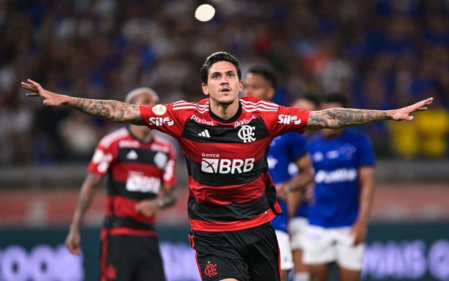 Pedro comemora o seu gol, o segundo do Flamengo sobre o Cruzeiro 