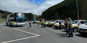 Motoristas pagam 8 vezes mais que empresas por multa de trânsito