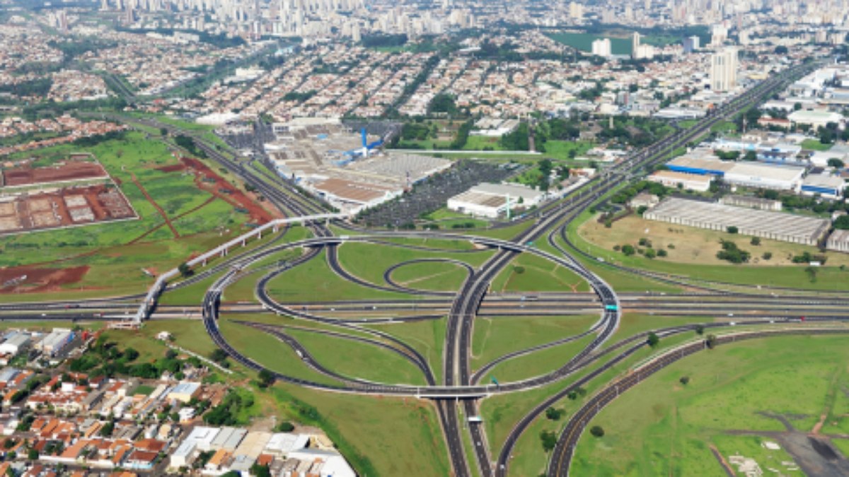 Maior trevo do Brasil liga Anhanguera a quatro rodovias em SP