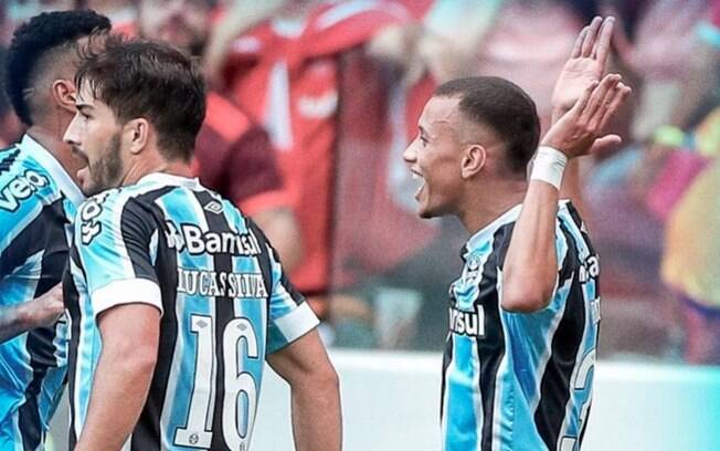 Grêmio aproveita chances, vence o Inter no Beira-Rio e encaminha vaga na final do Campeonato Gaúcho