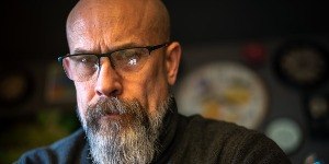 Óculos: descubra quais os mais indicados para homens carecas