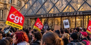 Museu do Louvre é fechado nesta segunda e afeta o turismo