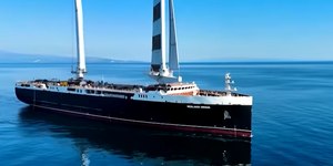 Maior veleiro do mundo faz sua primeira travessia transatlântica