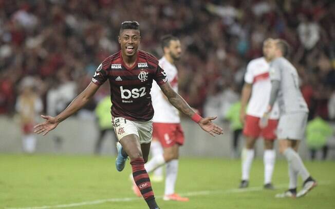Bruno Henrique comemora gol pelo Flamengo