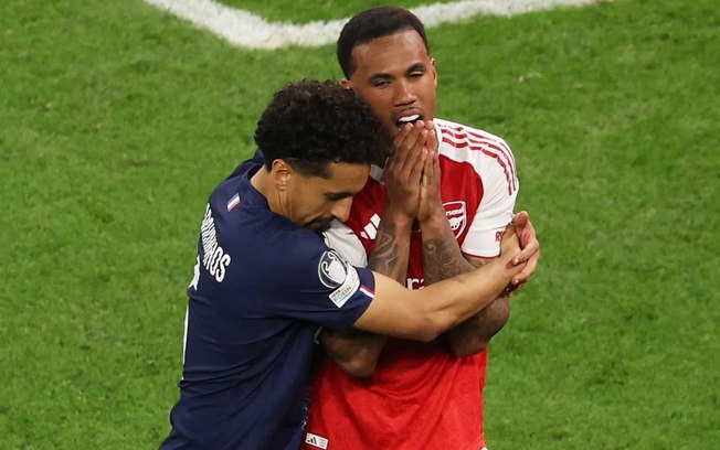 Marquinhos foi homenageado antes do sorteio da Champions League  