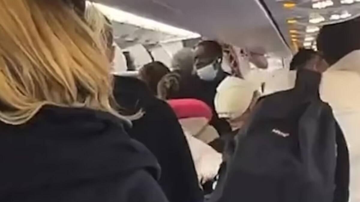 Vídeo: passageiro britânico soca piloto e provoca confusão em voo